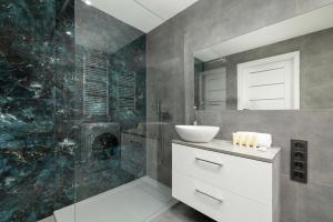 Eleganckie i Stylowe Studio z Balkonem w Sosnowcu by Noclegi Renters
