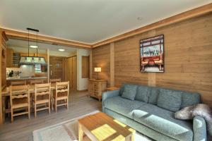 ARC 1950 - Appartement 08 personnes - Départ ski aux pieds - Sauna, Hammam, Jacuzzi, Salle de fitness, Piscine extérieure chauffée