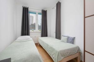 Spacious Apartment with a Balcony and Workspace Close to Downtown by Noclegi Renters