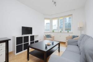 Spacious Apartment with a Balcony and Workspace Close to Downtown by Noclegi Renters