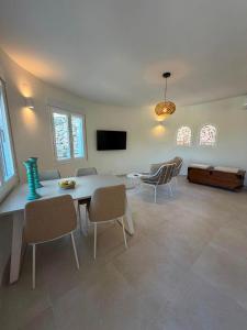 Renovated Holiday Home with Private Pool & Outdoor