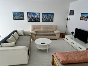 Martin City Stay - Elegant Apartment with Private Parking