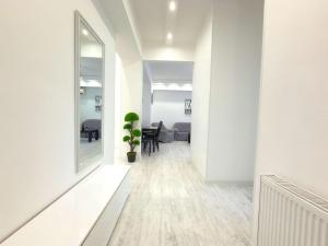 Central Apartment In Tbilisi III