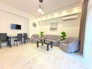 Central Apartment In Tbilisi III