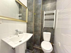 Central Apartment In Tbilisi III