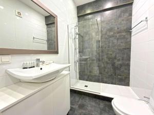 Central Apartment In Tbilisi III