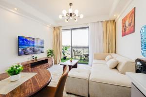 Cool 1 BR on 16th floor, Westlands with pool & gym