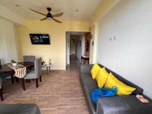 La Familia Apartamento Entero de 3 habitaciones con su baño en Samaná