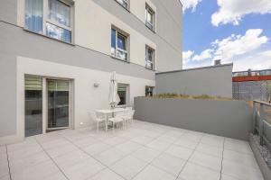 Family Apartment with Terrace 2 Bedrooms and Balcony by Noclegi Renters