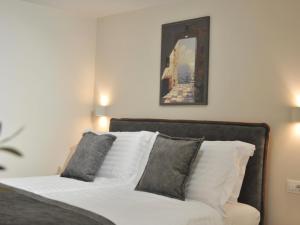 Fleeville Zhan Apartment 5
