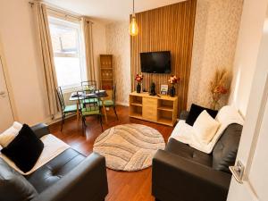 Room 2 Shared House 10 min from Center
