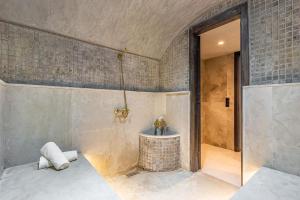 Luxury Marrakech Villa with Pool, Hammam & Bar