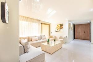 Luxury Marrakech Villa with Pool, Hammam & Bar