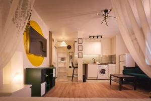 Urban Oasis Studio, Gara de Nord
