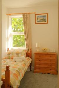Furnished 3BR House - Free Parking, WiFi, Kitchen