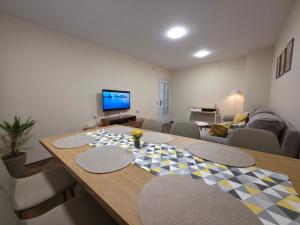 BregovStay Spacious Central Apartment Free Parking