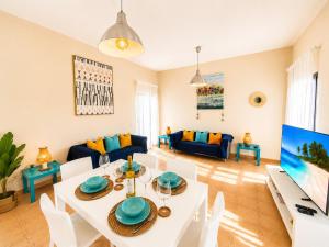 Dar Nur villa Ideal for Families, Couples, and digital Nomads with Private Pool BBQ Solarium