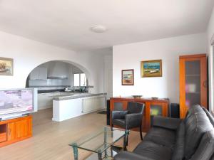 Villa near the beach with fantastic sea views with swimming pool