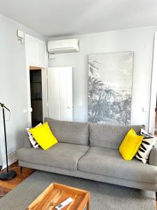 Charming Flat in Pretty Praça das Flores 2 bedrooms