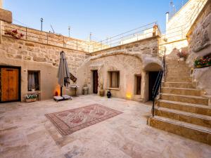 Memories Cave House