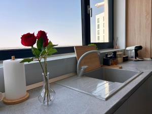 VOne - Cozy & Quiet Apartment - Free Parking