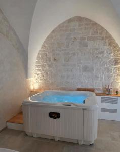 Suite Pietra Chiara Ostuni - Jacuzzi & Relax