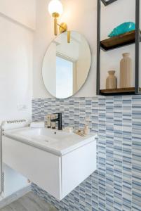 Rooftop with Sea View, Jacuzzi,Parking,AC