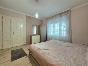 K42- Budapest Central 2 Bedroom Apartment in 7th District