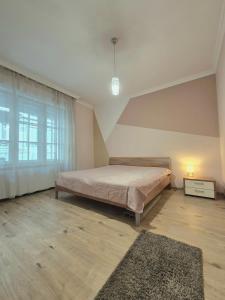 K42- Budapest Central 2 Bedroom Apartment in 7th District