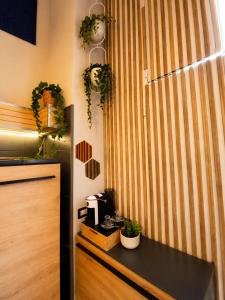 ZONA NAVIGLI Design Loft , Proiettore schermo 80"