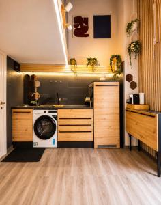 ZONA NAVIGLI Design Loft , Proiettore schermo 80"