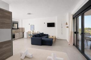 Hilltop Apartment 7
