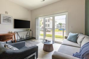 Landing Amazing 2BD Courtyard Clubhouse