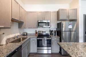 Landing Amazing 2BD Courtyard Clubhouse