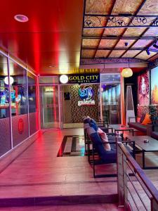 Gold City Hotel by Erebara
