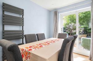 Private Garden Townhouse - 3 Bedrooms - 2 Bathrooms - Sleeps 7