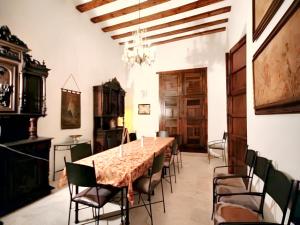 Charming House in Ayora + Terrace
