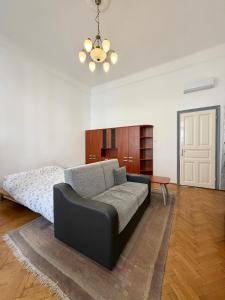 E13 Apartment - close to New York Palace