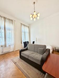 E13 Apartment - close to New York Palace