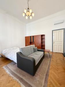 E13 Apartment - close to New York Palace