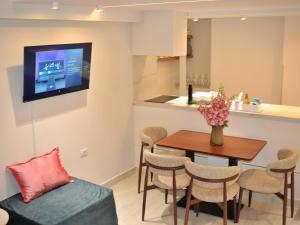 Fleeville Zhan Apartment 6