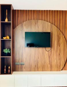 Seaview Hideaway - high floor with a sweeping ocean view