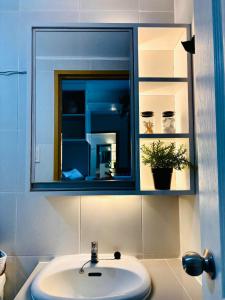 Seaview Hideaway - high floor with a sweeping ocean view