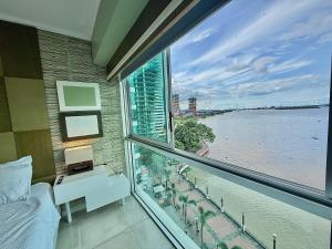 Hermosa suite vista al río con piscina y jacuzzi RF2-504