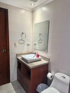Hermosa suite vista al río con piscina y jacuzzi RF2-504