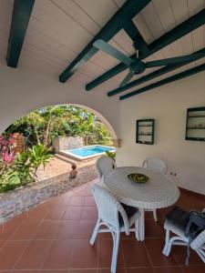 Casa los Mangos Private pool 150 m from the beach