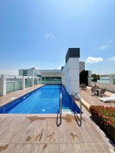 Elegante oficina suite vista al cerro y piscina RF1-1308
