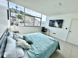 Elegante oficina suite vista al cerro y piscina RF1-1308