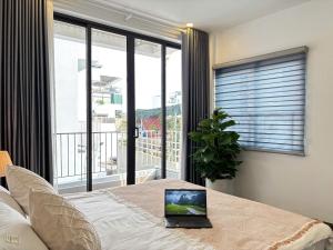 Trinh Cong Son, West Lake - Sunny Nest Apartment