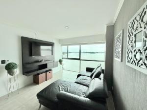 Suite con hermosa vista al río y piscina y jacuzzi RF2-304
